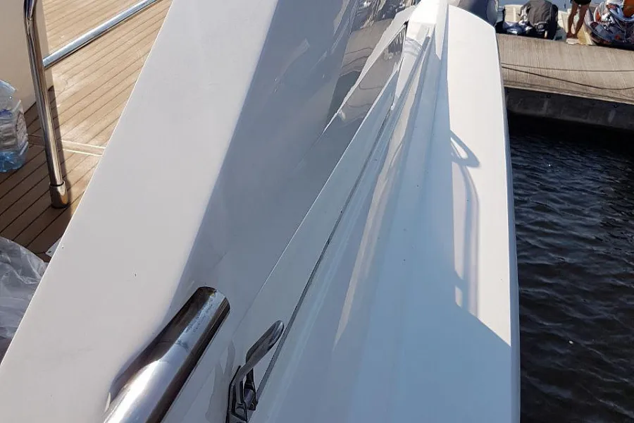 Петля для тарги яхты Princess 67. Автоматизация складывания