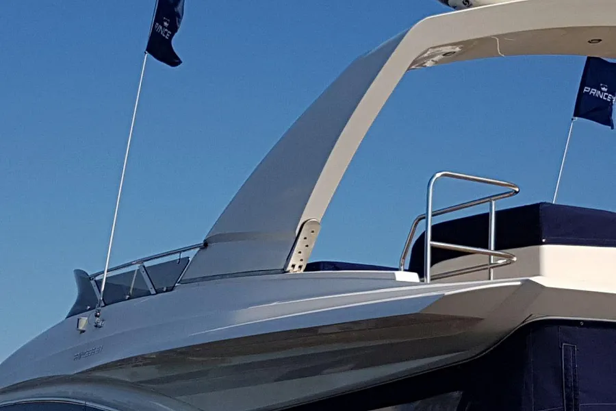Петля для тарги яхты Princess 67. Автоматизация складывания